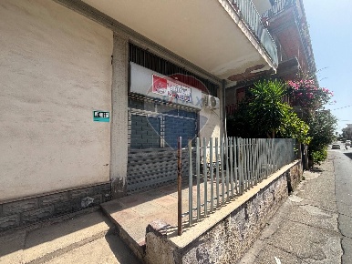 Foto Negozio a Santa Maria di Licodia di 110 m² con 3 locali in vendita