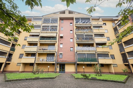 Foto Appartamento in Via Eugenio Curiel, Rozzano Centro di 120 m²