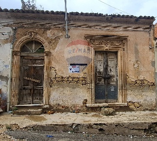 Foto Casa indipendente in via Bari, Vittoria Centro di 240 m² con 6 locali