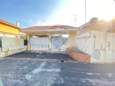 Foto Locale commerciale in via Belpasso-Pedara, Mascalucia Centro di 498 m²