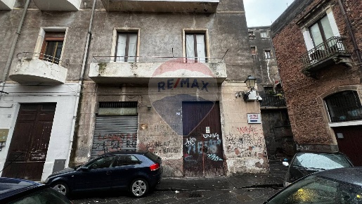 Foto Attività commerciale in Via Stramondo, Catania Centro Storico di 38 m²