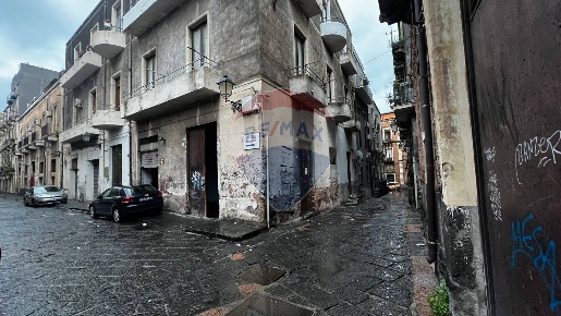 Foto Attività commerciale in Via Stramondo, Catania Centro Storico di 50 m²
