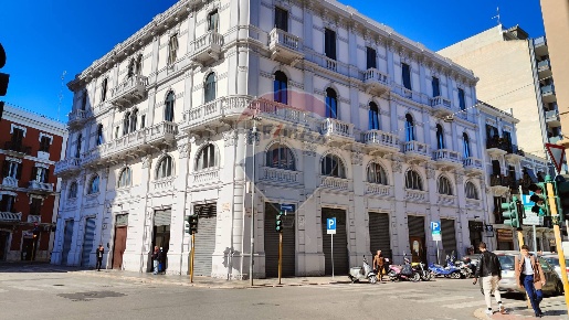Foto Negozio in Corso Sidney Sonnino, Bari Umbertina - Madonnella di 85 m²