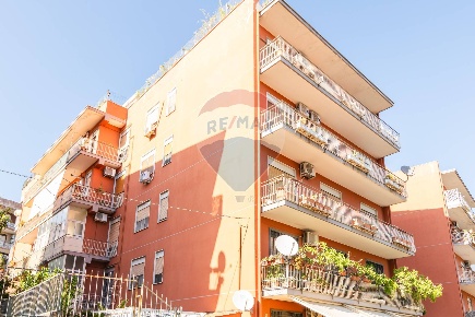 Foto Appartamento in Via Matteo Ricci, Catania di 135 m² con 4 locali