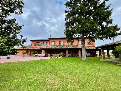 Foto Casa indipendente a Borgoratto Alessandrino di 400 m² con 8 locali