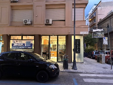 Foto Locale commerciale in Via Gaetano Daita, Palermo di 74 m² con 3 locali