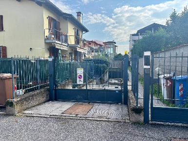 Foto Villa unifamiliare a Corbetta Semicentro, Isola di 95 m² con 3 locali
