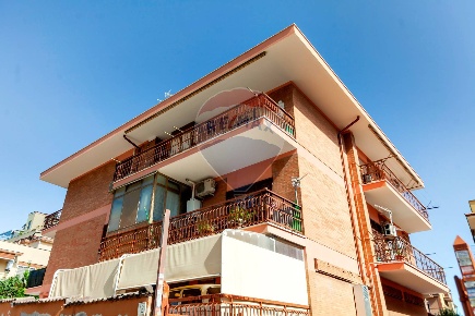 Foto Seminterrato a Roma San Basilio di 274 m² con 3 locali in vendita