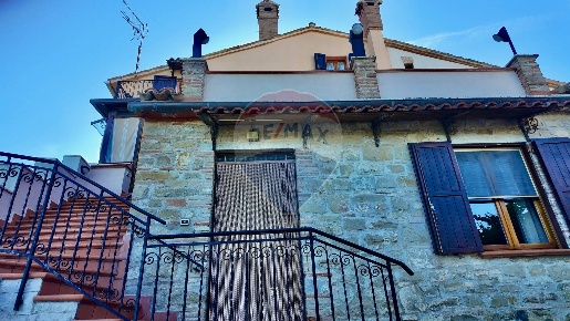 Foto Casa indipendente in Frazione Villa Pozzo, Cingoli di 160 m²
