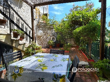 Foto Appartamento in Via Imperia, Spotorno di 75 m² con 3 locali in vendita