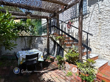 Foto Appartamento in Via Imperia, Spotorno di 75 m² con 3 locali in vendita