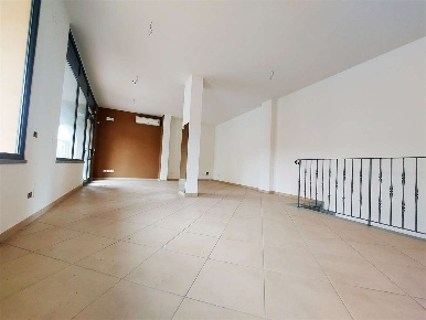 Foto Negozio a Prato di 89 m² con 2 locali in vendita