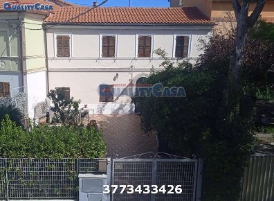 Foto Villa a schiera a Falconara Marittima di 100 m² con 3 locali