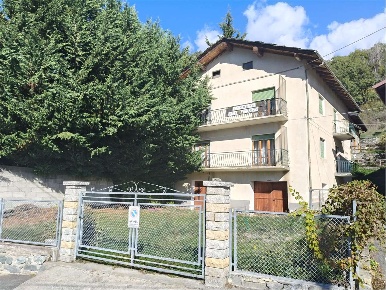 Foto Casa indipendente in voisinal, Verrayes Centro di 200 m² con 10 locali