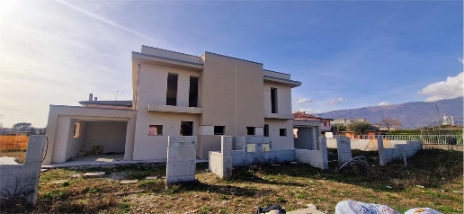 Foto Villa bifamiliare a Vittorio Veneto di 179 m² con 9 locali in vendita