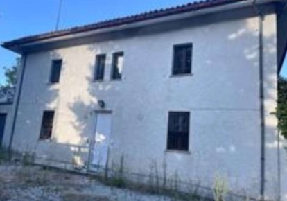 Foto Negozio in Strada Provinciale delle Cesane, Urbino di 140 m²