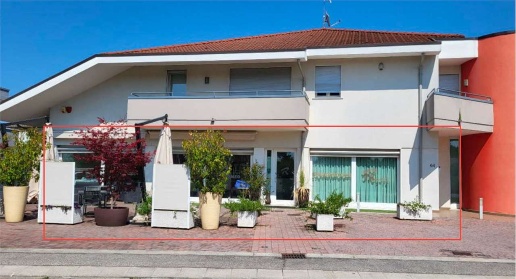 Foto Negozio in Strada Statale del Santo, Cadoneghe di 346 m² con 1 locali