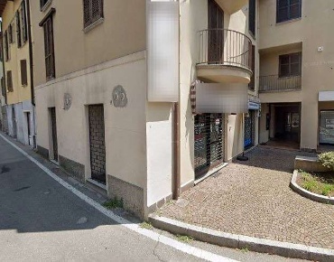 Foto Negozio in Via Dante Alighieri 22, Mandello del Lario Centro di 83 m²