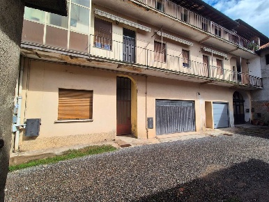 Foto Appartamento in Via Como, Cirimido di 450 m² con 12 locali in vendita