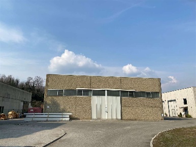 Foto Capannone industriale a Oggiono di 910 m² con 2 locali in affitto