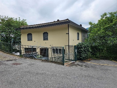 Foto Appartamento in Frazione Meggianico 39, Blevio di 70 m² con 2 locali