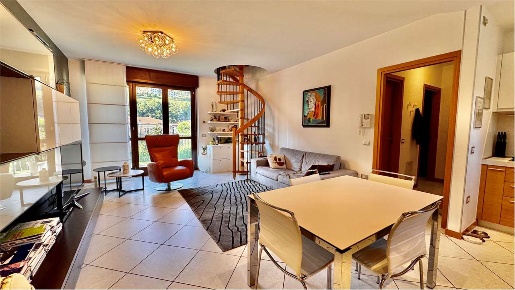 Foto Appartamento in Via Marco Polo, Costa Volpino Centro di 140 m²