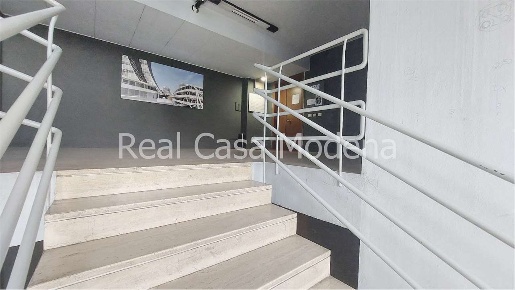 Foto Ufficio in Via Cagliostro, Modena San Faustino di 360 m² con 11 locali