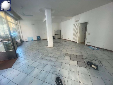 Foto Negozio in Via Barambilla, Como Sant'Agostino di 102 m² con 1 locali