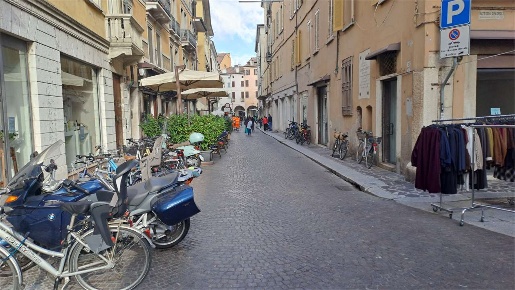 Foto Negozio in piazza marconi, Mantova Centro di 55 m² con 2 locali