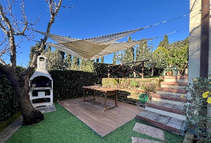 Foto Villa bifamiliare a Collesalvetti Nugola di 205 m² con 7 locali