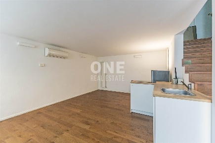 Foto Negozio in Via Adige 11, Milano Porta Romana - Medaglie d'Oro di 78 m²