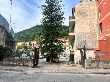 Foto Negozio a Salerno Centro di 270 m² in vendita