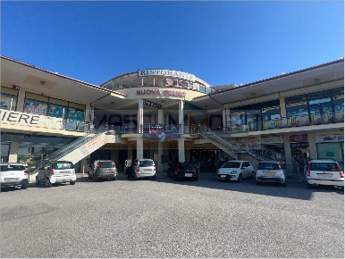 Foto Negozio in Via MIlano, Fiano Romano di 100 m² con 1 locali in vendita
