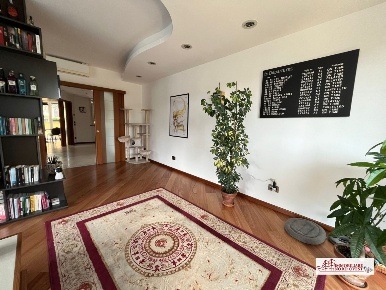 Foto Appartamento in Via Montebello, Legnano San Martino di 230 m²