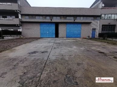 Foto Capannone industriale in via Monte Nevoso, Bareggio di 650 m²