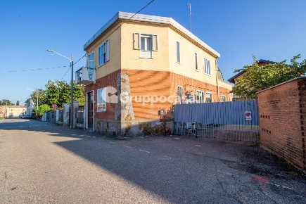 Foto Casa indipendente in Via G. Marconi, Magenta Centro di 150 m²