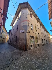 Foto Rustico in via bartolomeo Rozzone, Treviglio di 410 m² con 15 locali