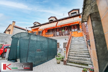 Foto Appartamento in pratoreggio, Chivasso Centro di 200 m² con 6 locali