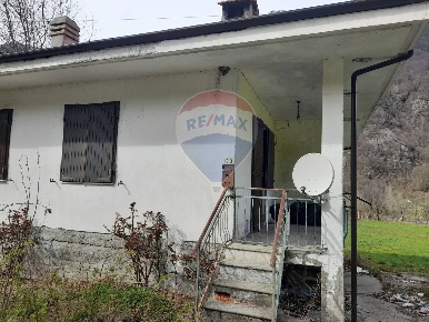 Foto Casa indipendente in località piani, Sparone Piani di 120 m²