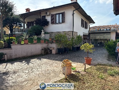 Foto Villa singola a Rovato Centro di 285 m² con 8 locali in vendita