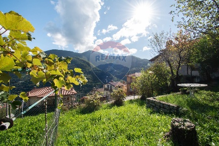 Foto Appartamento in Via Costa, Adrara San Martino di 108 m² con 3 locali
