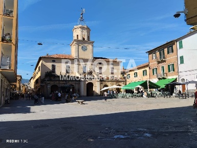 Foto Attività commerciale in Via Vincenzo Gioberti, Orbetello di 120 m²