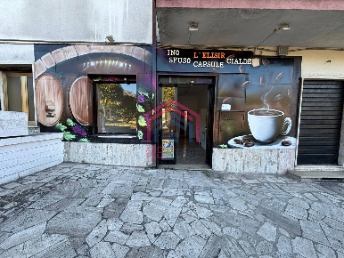 Foto Locale commerciale in largo parco della vittoria, Ardea di 34 m²