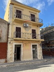 Foto Locale commerciale in corso umberto 1, Chiaramonte Gulfi Centro