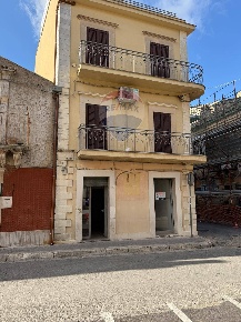 Foto Locale commerciale in corso umberto 1 36, Chiaramonte Gulfi Centro