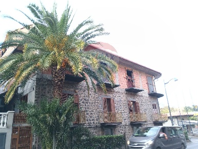 Foto Appartamento in Via Gaeta, Randazzo Centro di 400 m² con 10 locali