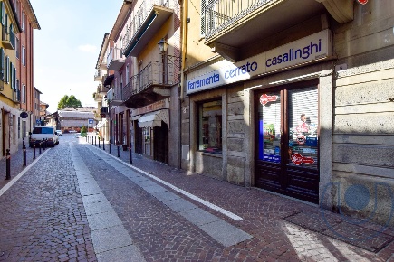 Foto Attività commerciale in Via XX Settembre, Chieri Centro Storico