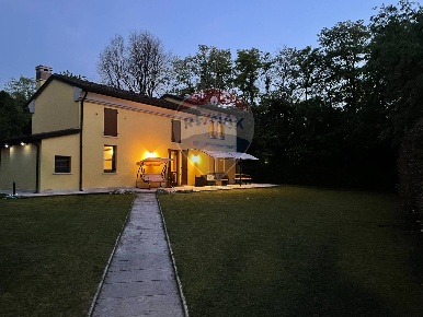Foto Villa singola in Via eugenio sartori, Mantova Lunetta Frassino