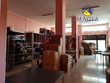 Foto Locale commerciale a San Benedetto del Tronto di 174 m² con 1 locali