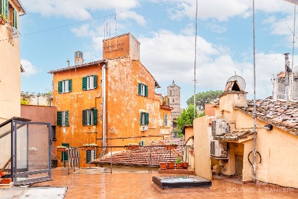 Foto Attico in Vicolo Del Cinque, Roma Trastevere di 150 m² con 6 locali